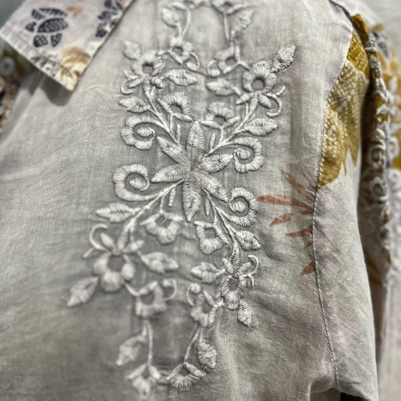 T3-Vintage Goa Grey Lilac Button Down Embroidered Blouse- NWT Size M - Picture 4 of 8